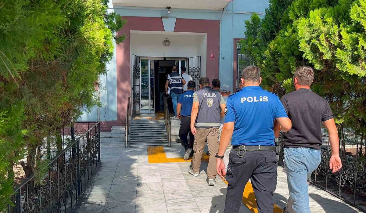 Manyas'ta Suçluların Kaçmasına Yardım Eden 7 Kişi Yakalandı