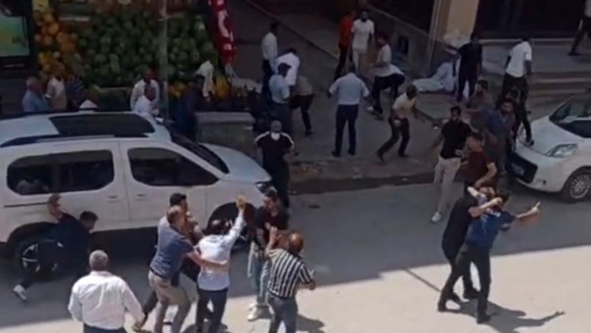 Muradiye'de Aileler Arasında Kavga: Bir Genç Hayatını Kaybetti