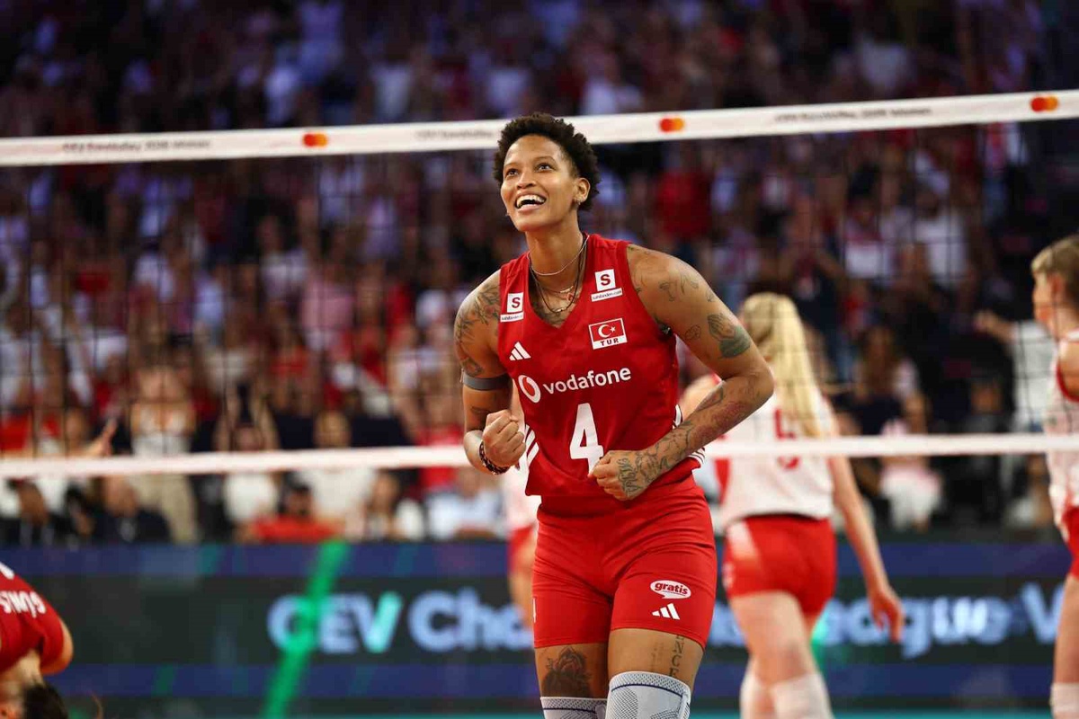 A Milli Kadın Voleybol Takımı, Polonya'ya 2-3 Yenildi