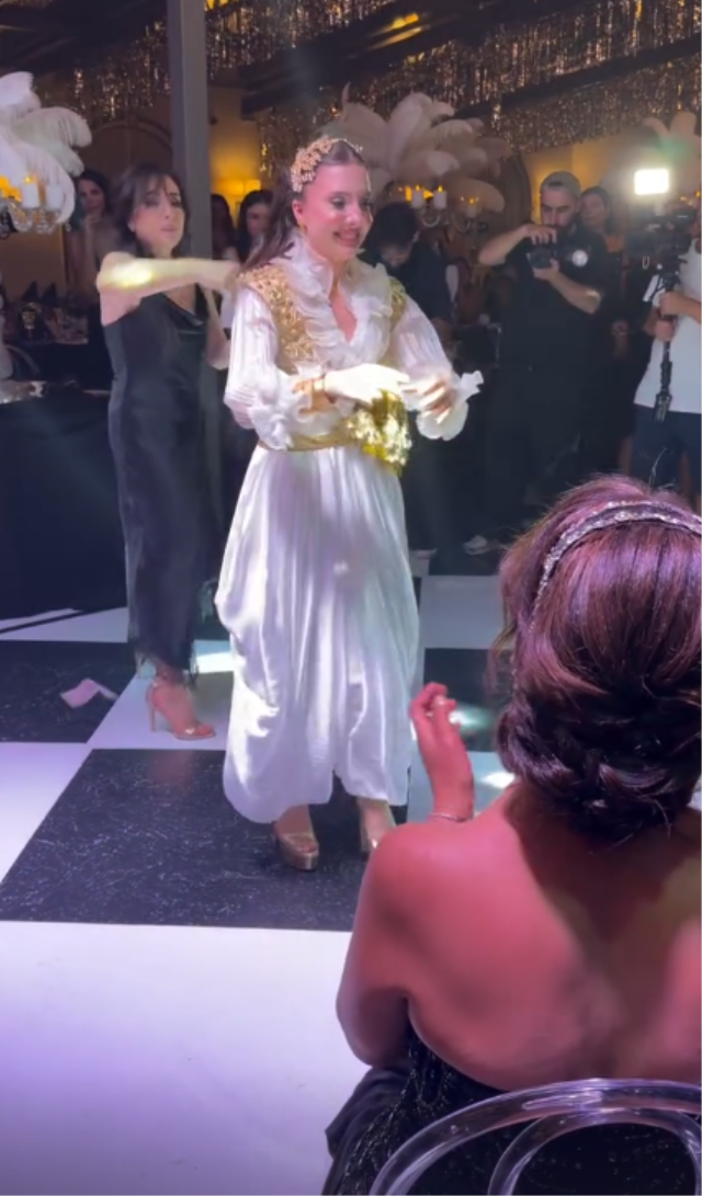 Selena’nın Nazlı’sı evleniyor! Selena ve <a class='keyword-sd' href='/sihirli-annem/' title='Sihirli Annem'>Sihirli Annem</a> ekibi buluştu