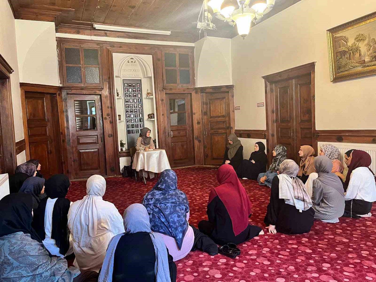 Mevlid-i Nebi'de Güzel Ahlak Konferansı