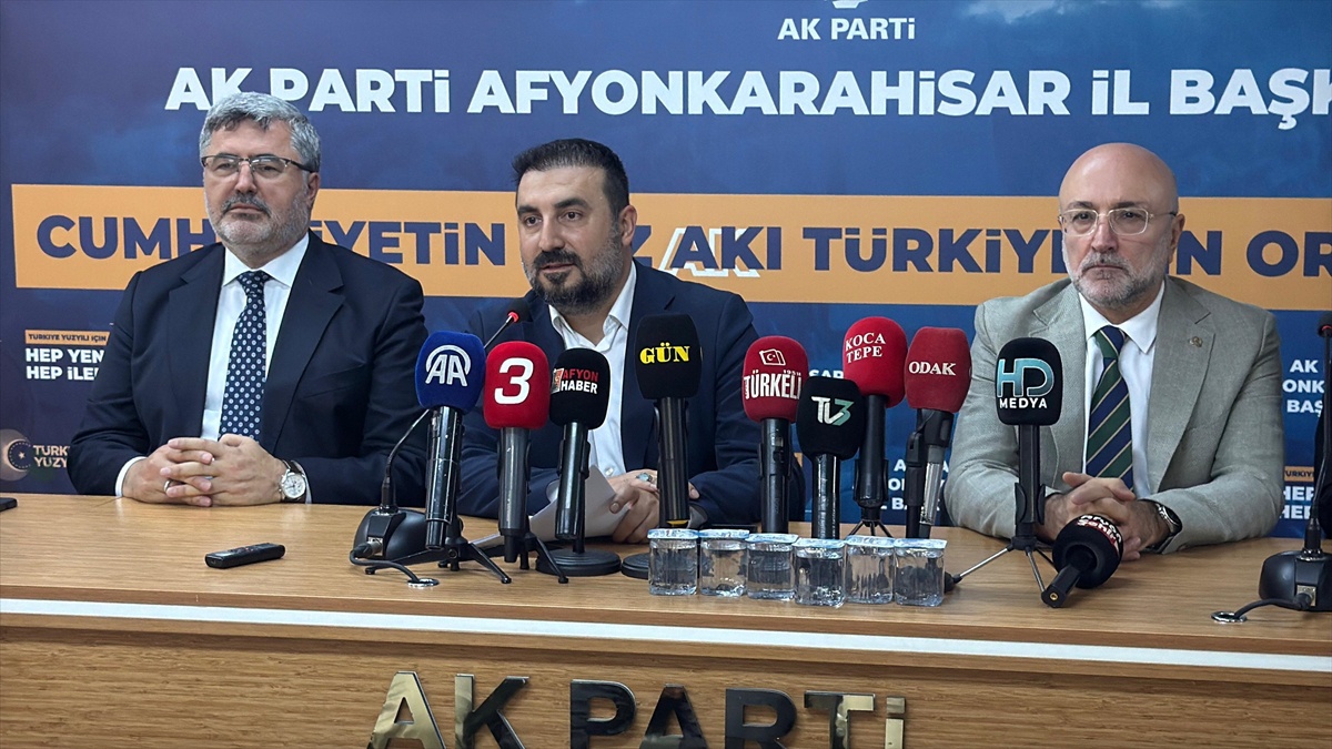 AK Parti Afyonkarahisar\'da yeni il başkanı Özgür Kavak göreve başladı