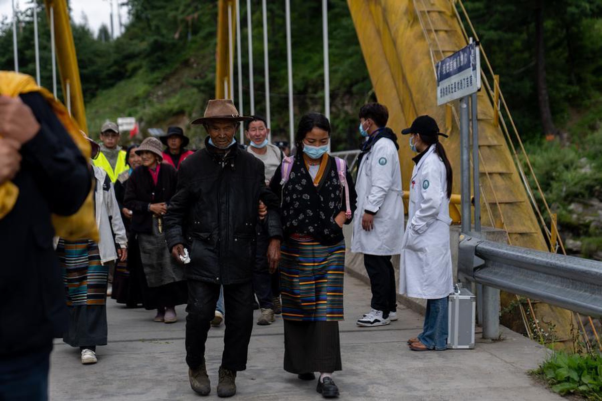 Gyirong'da Heyelan: Turistler Tahliye Edildi