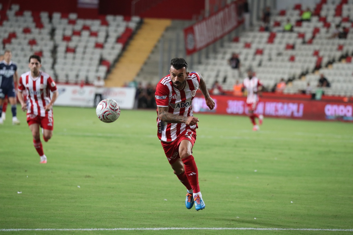 Antalyaspor, Sarıyer'e 2-1 Yenildi