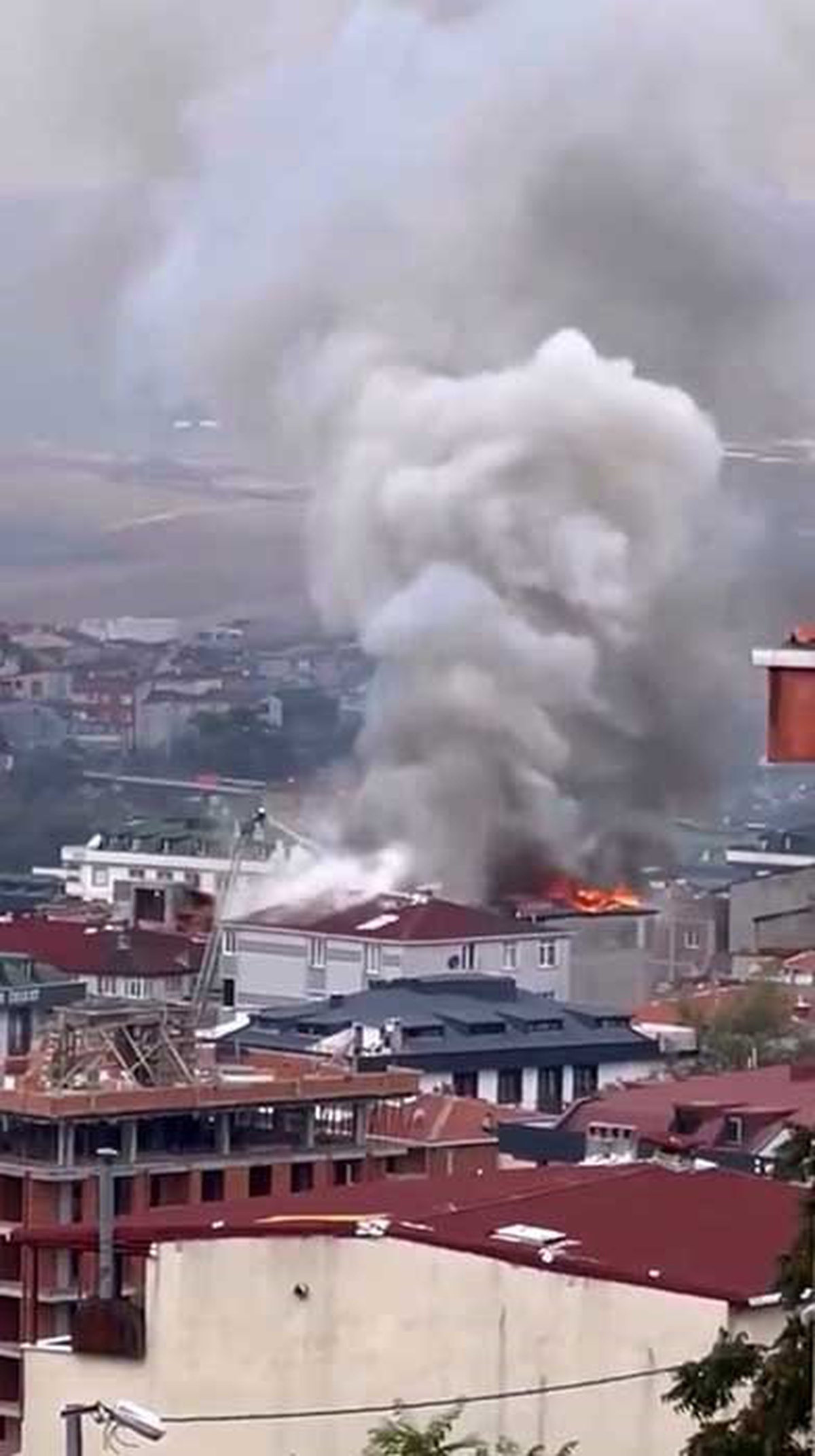 Avcılar'da 6 Katlı Binada Yangın