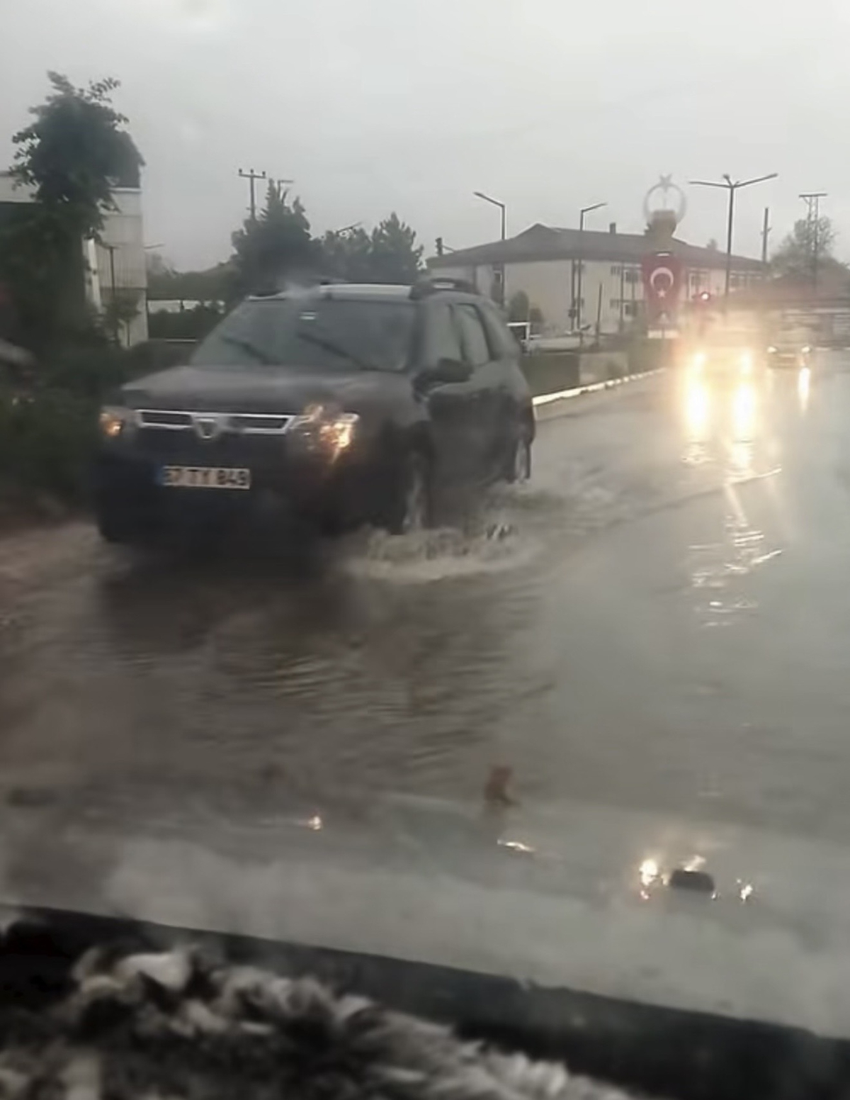 Bartın'da Sağanak Yağış Hayatı Olumsuz Etkiledi