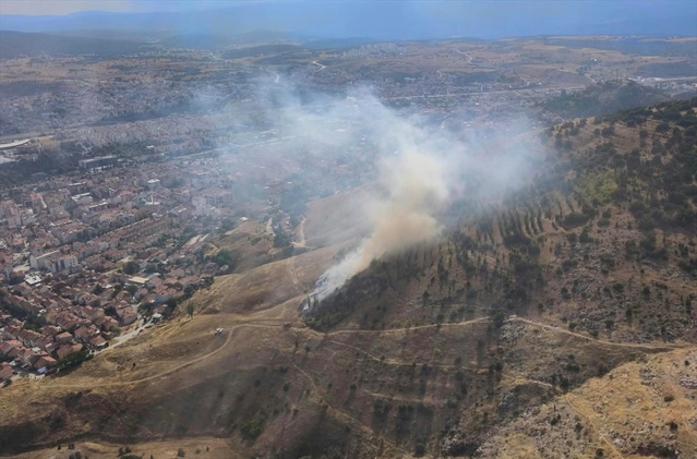 Bozüyük'te arazi yangınları kontrol altında