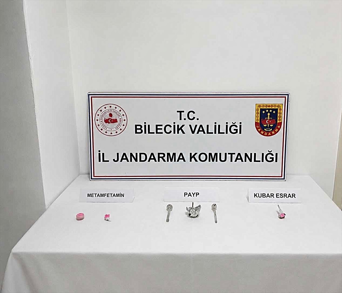 Bilecik'te Kaçak Sigara ve Uyuşturucu Operasyonu