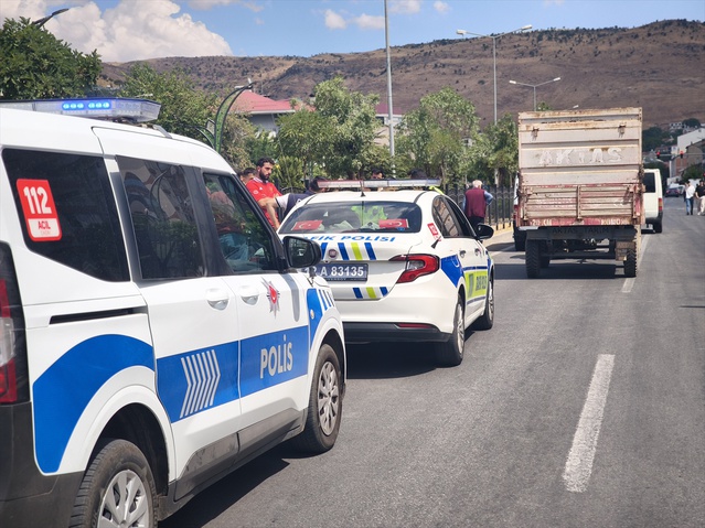 Bingöl'de Zincirleme Trafik Kazası: 4 Araç Hasar Gördü