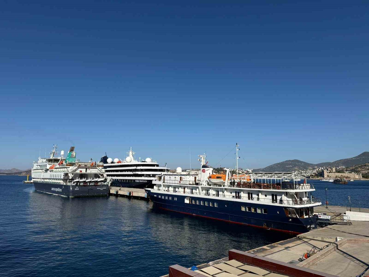 Bodrum'a 3 Yolcu Gemisi İlk Ziyaretini Gerçekleştirdi