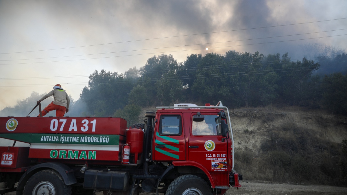 Antalya'da Yangın: 1 Ev Küle Döndü