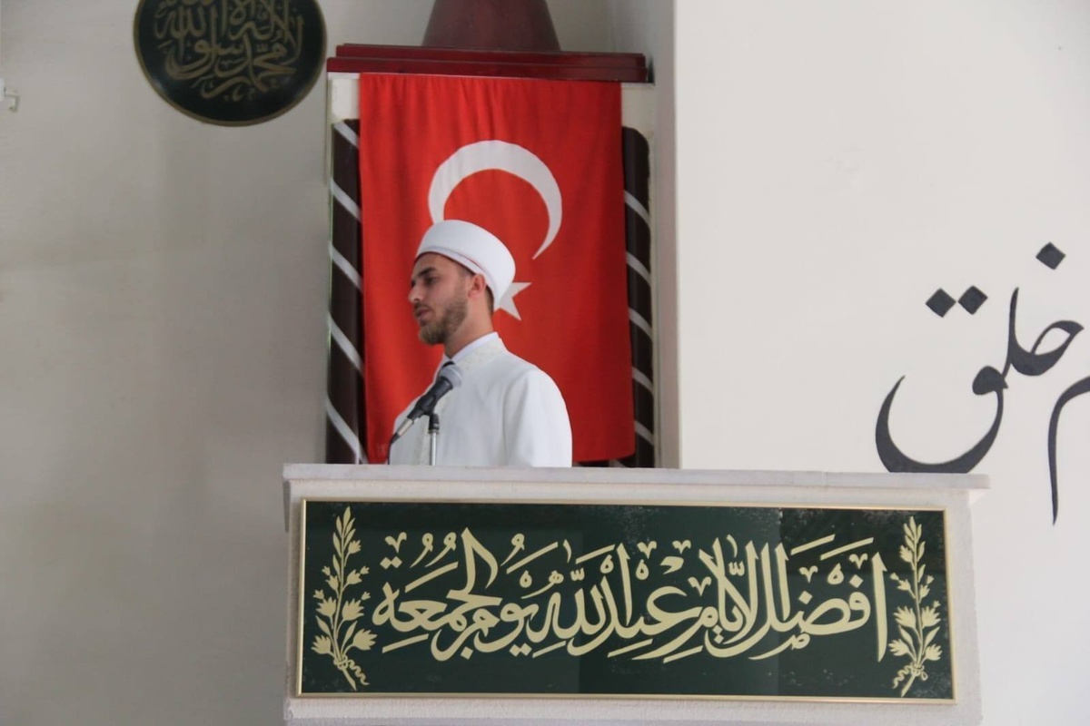 Muğla'daki Camilerde Cuma Hutbesinde Vatan Sevgisi ve Zaferlerin Önemi Vurgulandı