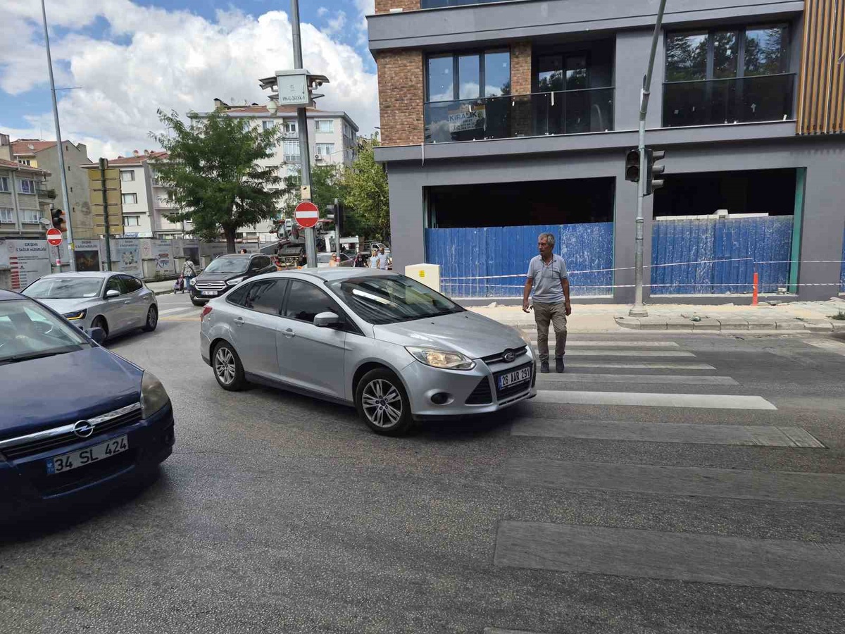 Eskişehir'de Elektrik Kesintisi Trafiği Felç Etti