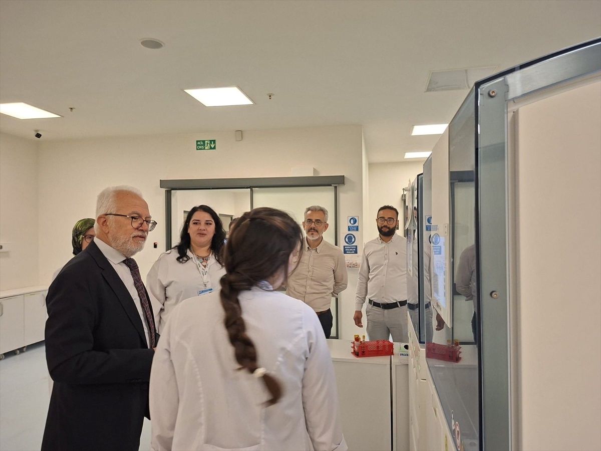Eskişehir İl Sağlık Müdürü Laboratuvarları Ziyaret Etti