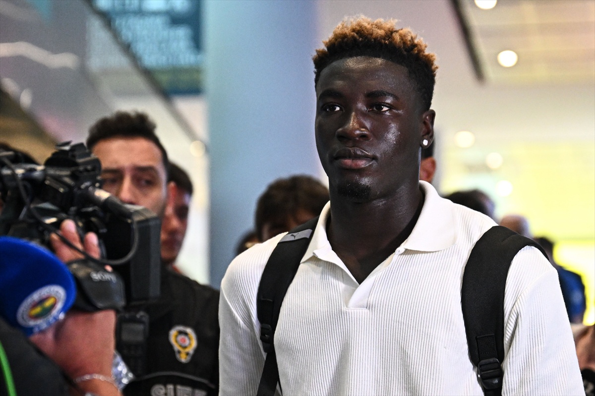 Fenerbahçe, Kojo Peprah Oppong'u İstanbul'da Karşıladı
