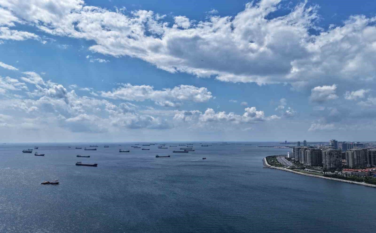İstanbul'da Sıcaklık 8 Derece Düşerek Serin Hava Geldi