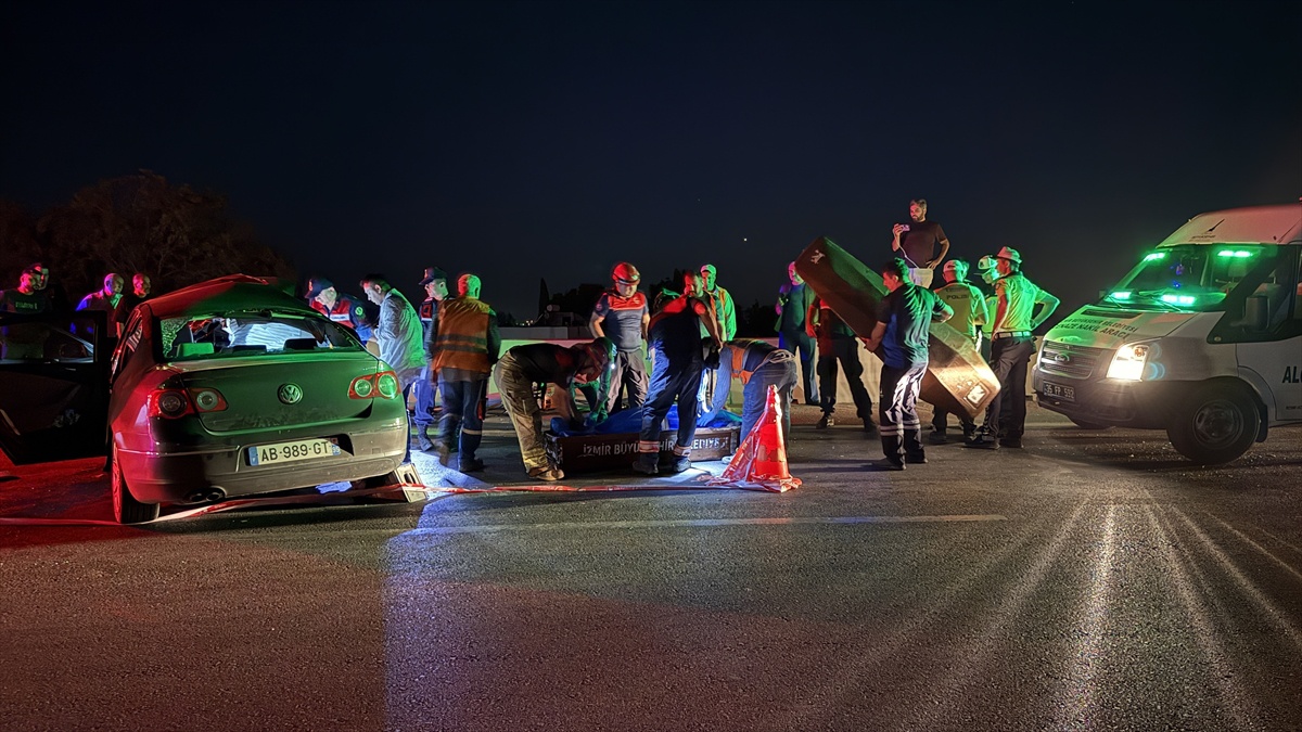 İzmir'de Trafik Kazası: Çift Hayatını Kaybetti