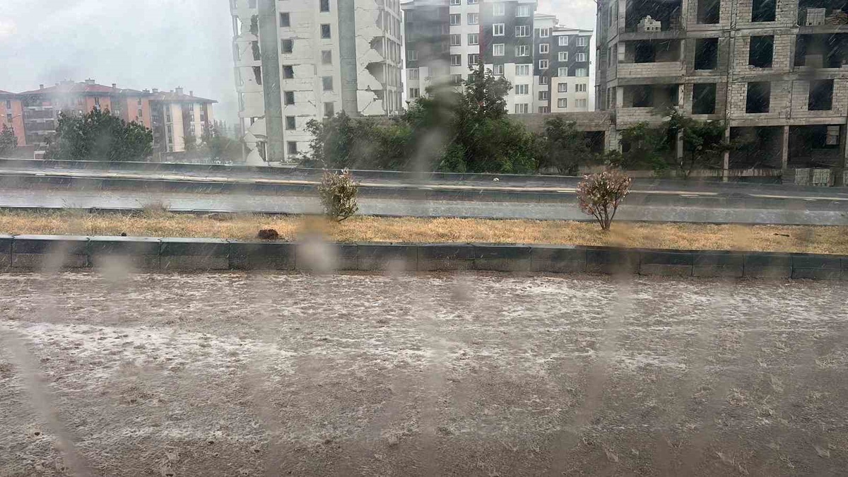 Kahramanmaraş'ta Sağanak Yağış