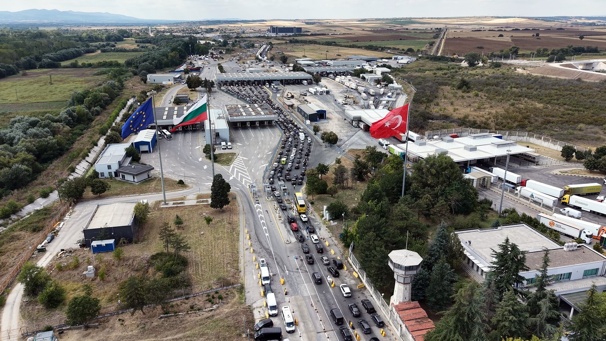 Kapıkule'de Araç Çıkış Rekoru Kırıldı