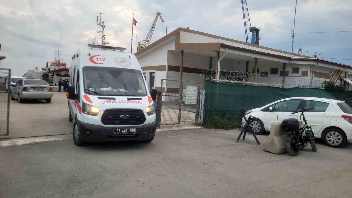 Kastamonu'da Ticari Gemi Batma Tehlikesi Geçirdi