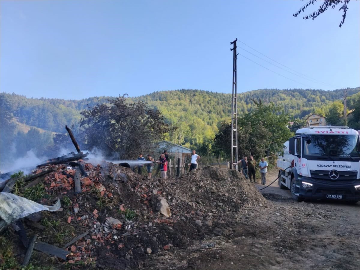 Azdavay'da Yangın: 1 Ev Kullanılamaz Hale Geldi