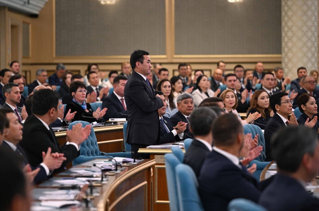 Kazakistan'da Yeni Parlemento Başkanı Dadebay Oldu