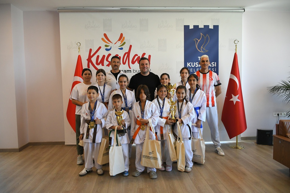 Kuşadalı karatecilerden, Belediye Başkan Vekili Demirtaş'a ziyaret