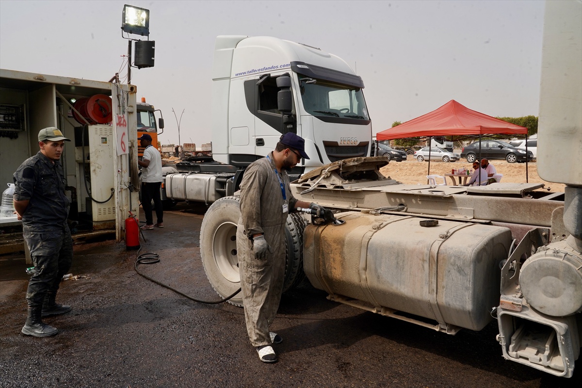 Trablus'ta Mobil Yakıt İstasyonları Kuruldu