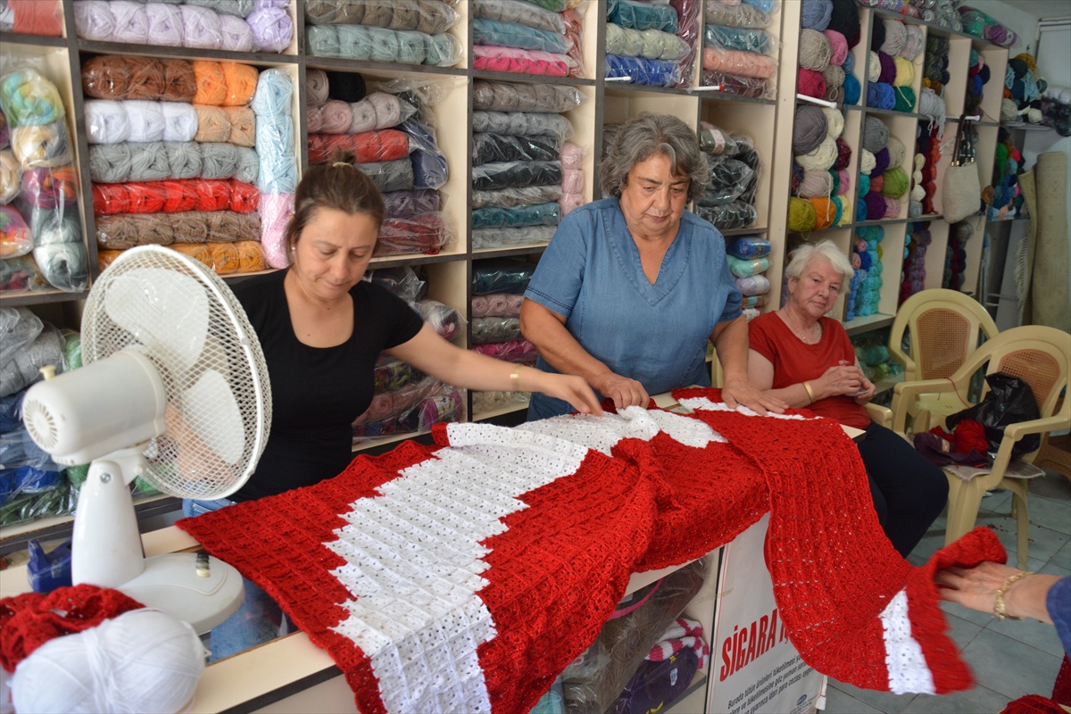 Demirci'de Kadınlardan 1813 Motifli Bayrak