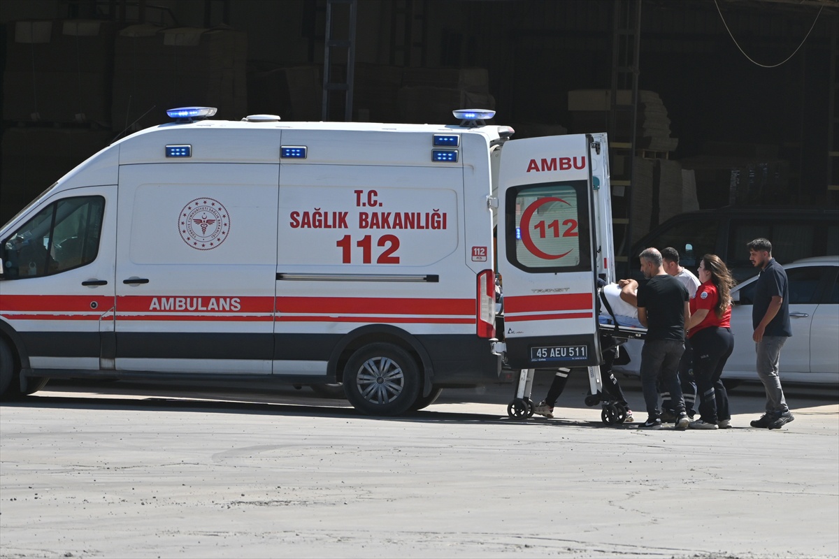 Turgutlu'da Fabrikaya Sıçrayan Yangın Kontrol Altına Alındı