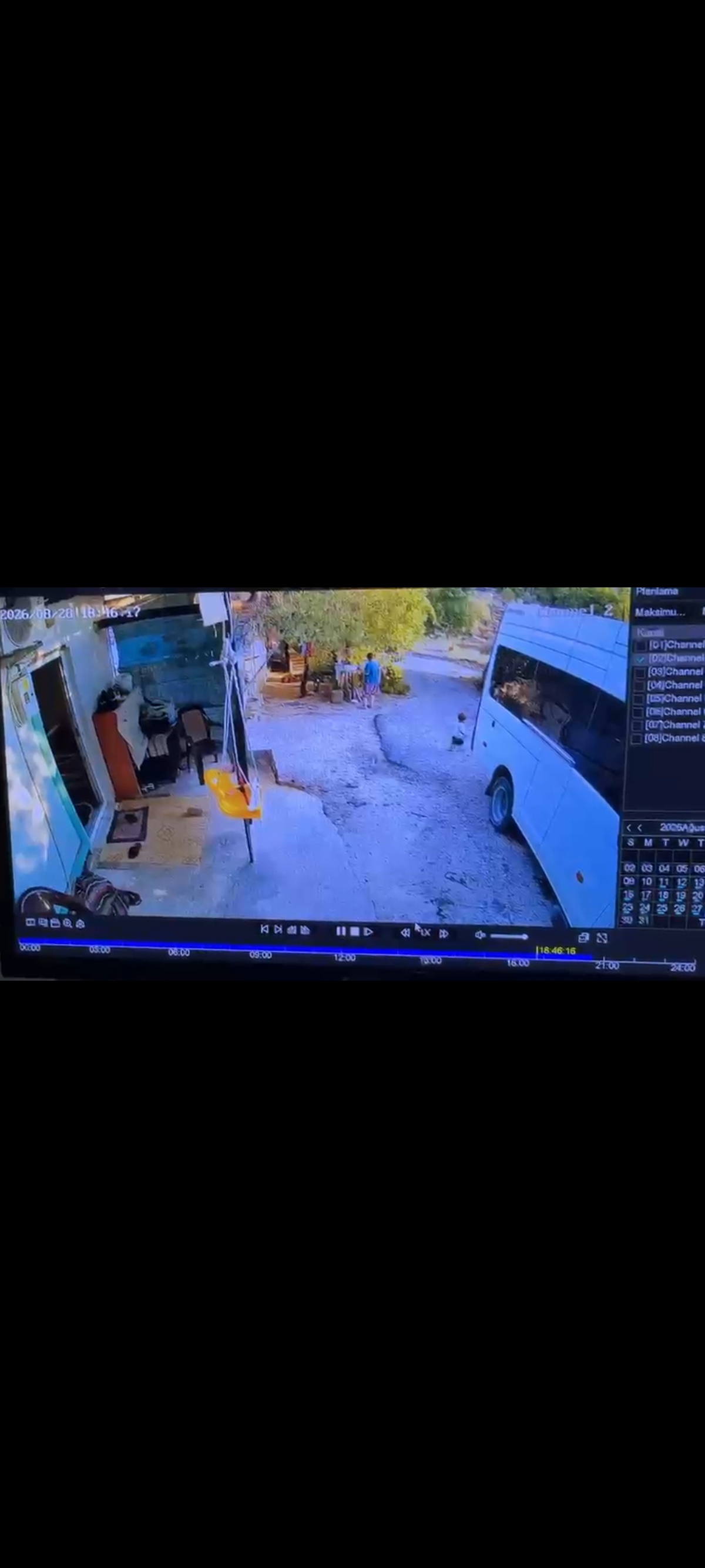 Minibüsün Altında Kalan 1,5 Yaşındaki Çocuk Hayatını Kaybetti