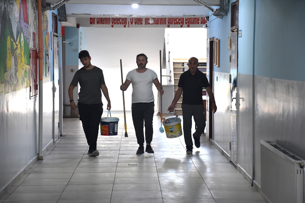 Öğrenciler için okul yenilendi