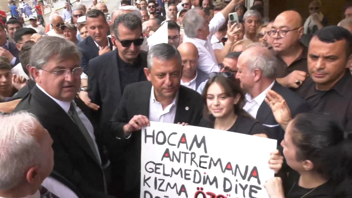 Özgür Özel Karamürsel'de Esnafla Buluştu