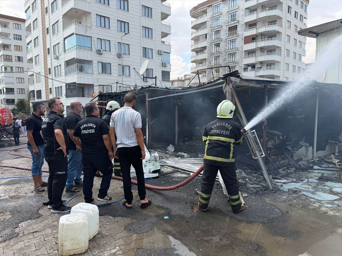Şanlıurfa'da Oto Yıkama İş Yerinde Yangın