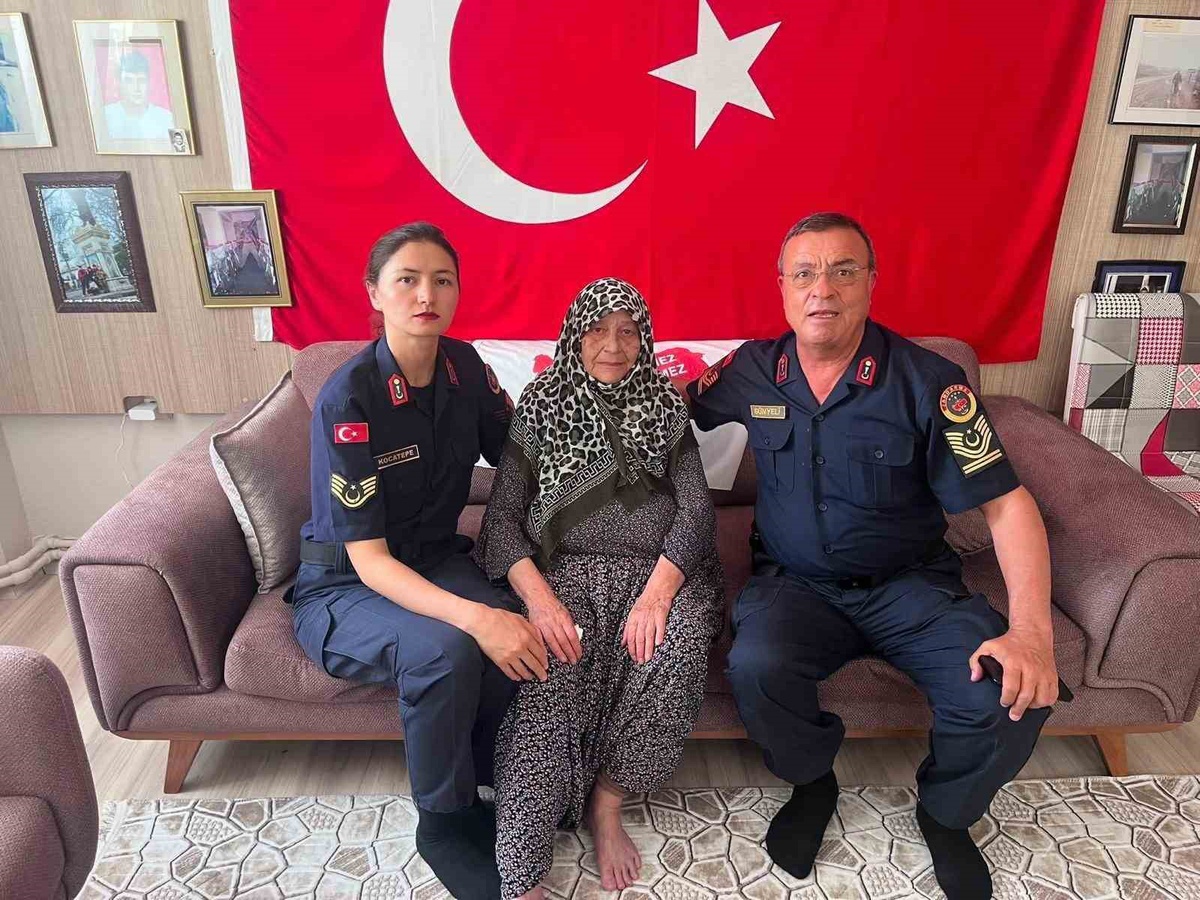 Jandarmadan şehit annesine ziyaret