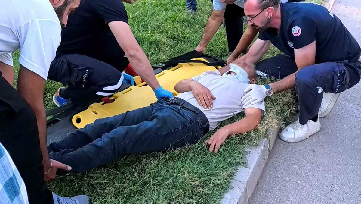 Aksaray'da Servis Minibüsü Kaza Yaptı