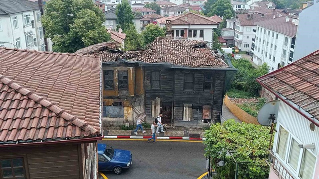 Bartın'da Tarihi Bina Çöktü