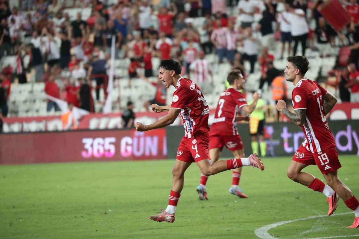 Antalyaspor, Sarıyer'e 1-2 Mağlup