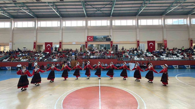 Hopa'da Masa Tenisi Şampiyonası Başladı