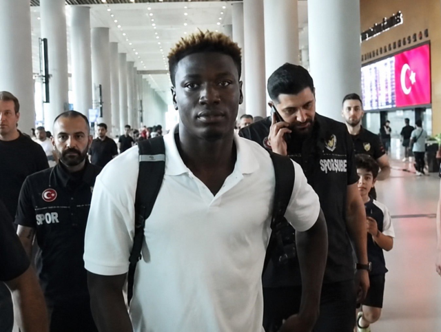 Uçak indi! Fenerbahçe'nin yeni transferi İstanbul'da