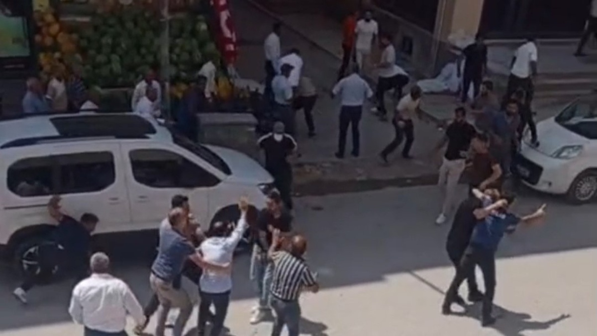 Muradiye'de Aile Kavgası: 17 Tutuklama