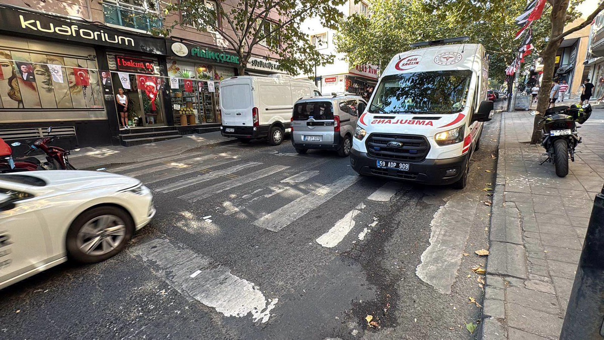 Çorlu'da Motosiklet Kazası: Yaya Yaralandı