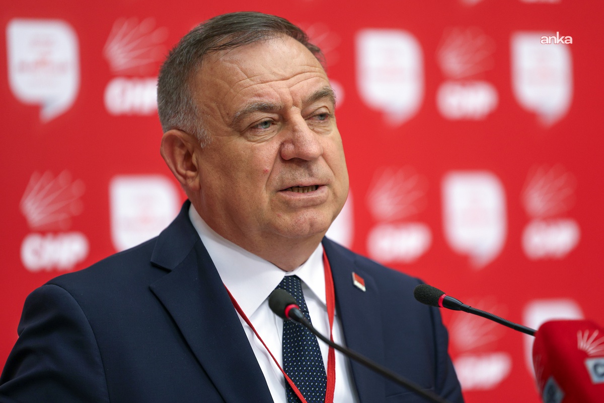 Zeybek: 'Basılmamış Kitaptan Niye Korkuluyor?'
