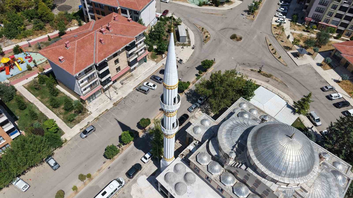 Yıldırım Camii Minareyi Yıktı, Yenisi Yapıldı