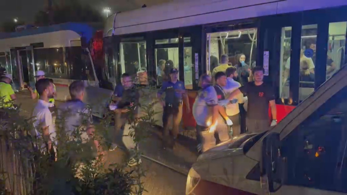Zeytinburnu'nda Tramvay Çarpışması