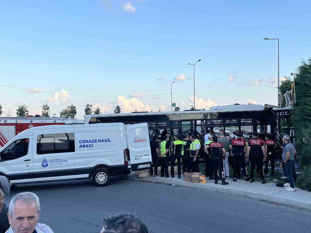 Zeytinburnu'nda Otobüs Kazası: 2 Ölü