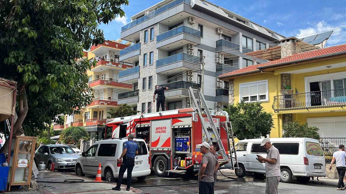 Alanya'da Dairede Yangın: 3 Çocuk Hastaneye Kaldırıldı