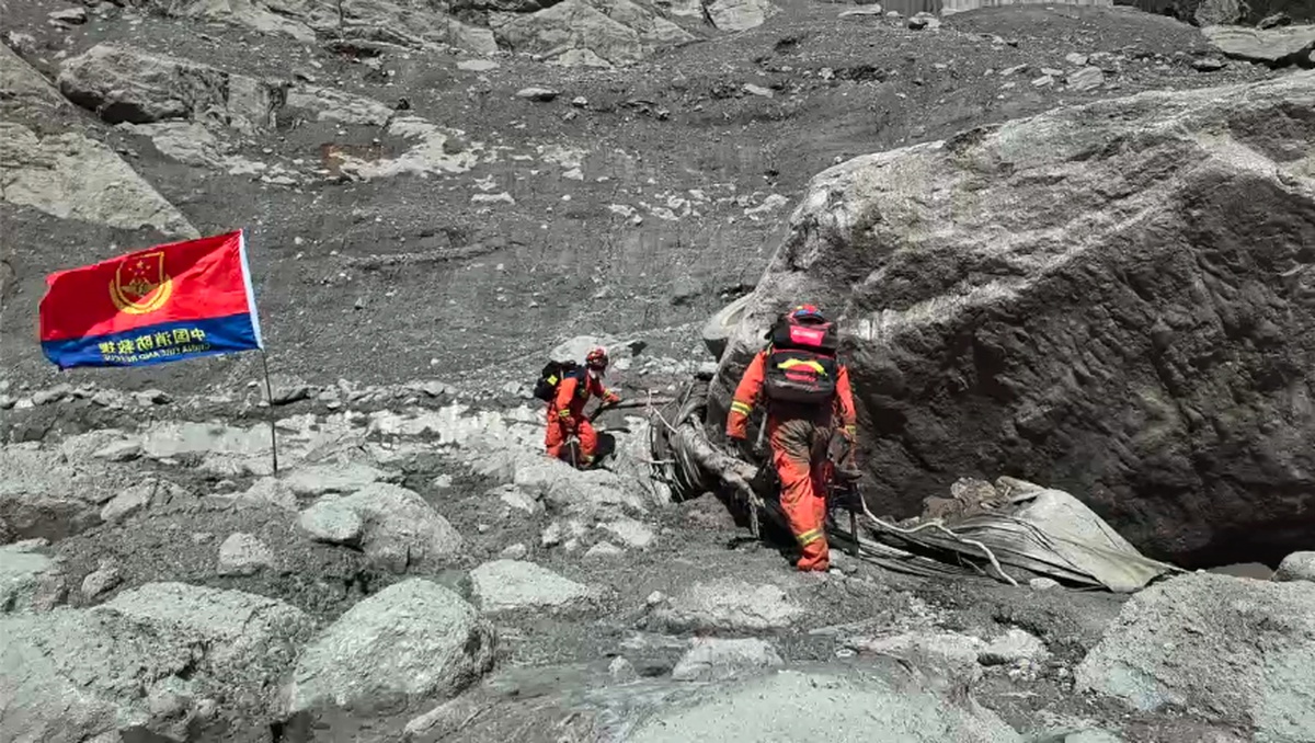 Nepal'de Buzul Çökmesi: Çok Sayıda Kayıp