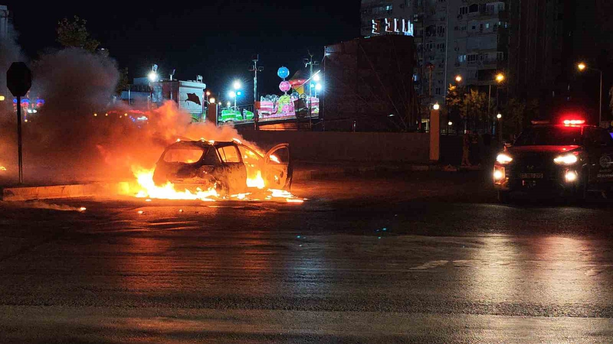 Antalya'da Yangın Korkusu: Aile Kurtuldu