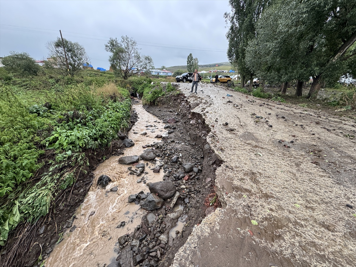Ardahan'da Sağanak ve Dolu Hasar Verdi